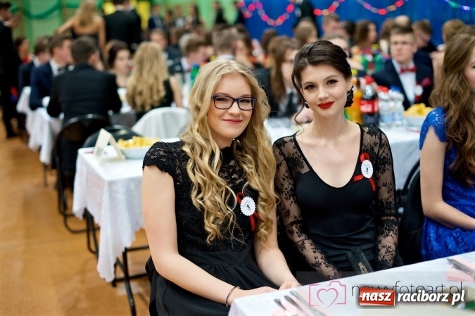 Zdjęcie w galerii na portalu naszraciborz.pl: Raciborskich studniówek czar. Profesjonalna sesja z balu liceum przy ul. Kasprowicza wiadomości z regionu