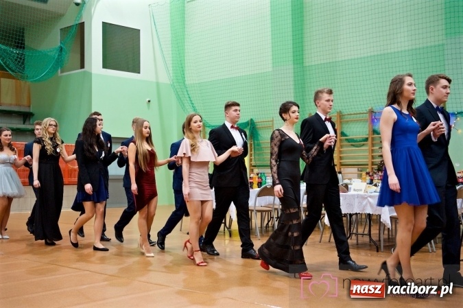 Zdjęcie w galerii na portalu naszraciborz.pl: Raciborskich studniówek czar. Profesjonalna sesja z balu liceum przy ul. Kasprowicza wiadomości z regionu