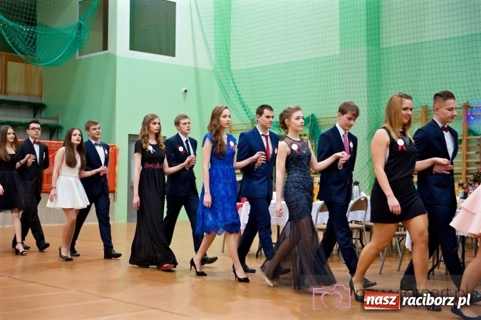 Zdjęcie w galerii na portalu naszraciborz.pl: Raciborskich studniówek czar. Profesjonalna sesja z balu liceum przy ul. Kasprowicza wiadomości z regionu