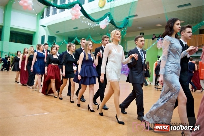 Zdjęcie w galerii na portalu naszraciborz.pl: Raciborskich studniówek czar. Profesjonalna sesja z balu liceum przy ul. Kasprowicza wiadomości z regionu