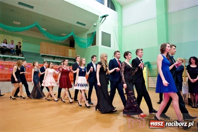 Zdjęcie w galerii na portalu naszraciborz.pl: Raciborskich studniówek czar. Profesjonalna sesja z balu liceum przy ul. Kasprowicza wiadomości z regionu