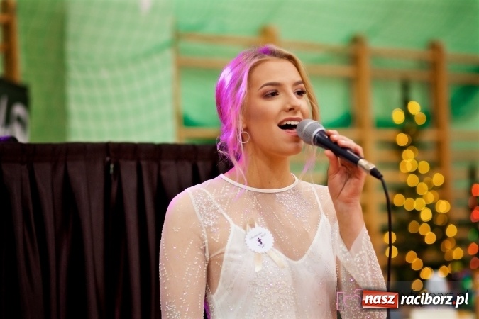 Zdjęcie w galerii na portalu naszraciborz.pl: Raciborskich studniówek czar. Profesjonalna sesja z balu liceum przy ul. Kasprowicza wiadomości z regionu