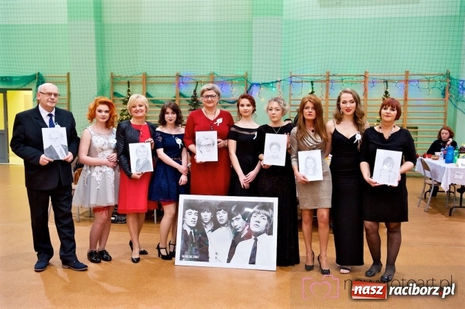 Zdjęcie w galerii na portalu naszraciborz.pl: Raciborskich studniówek czar. Profesjonalna sesja z balu liceum przy ul. Kasprowicza wiadomości z regionu