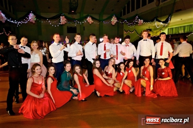 Zdjęcie w galerii na portalu naszraciborz.pl: Raciborskich studniówek czar. Profesjonalna sesja z balu liceum przy ul. Kasprowicza wiadomości z regionu