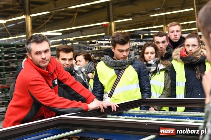 Zdjęcie w galerii na portalu naszraciborz.pl: W Eko-Oknach rozpoczął się cykl spotkań z młodzieżą wiadomości z regionu