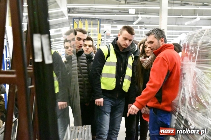 Zdjęcie w galerii na portalu naszraciborz.pl: W Eko-Oknach rozpoczął się cykl spotkań z młodzieżą wiadomości z regionu