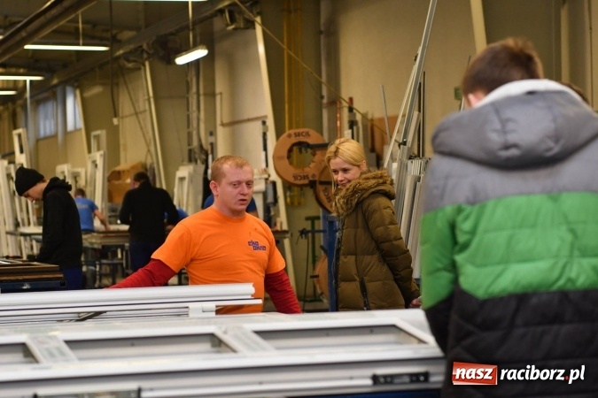 Zdjęcie w galerii na portalu naszraciborz.pl: W Eko-Oknach rozpoczął się cykl spotkań z młodzieżą wiadomości z regionu