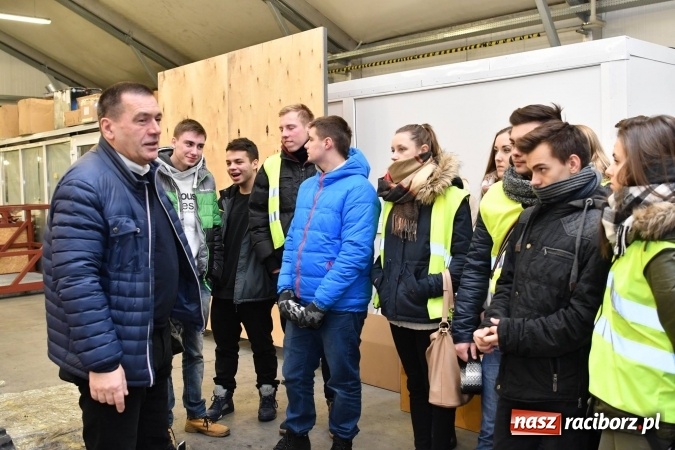 Zdjęcie w galerii na portalu naszraciborz.pl: W Eko-Oknach rozpoczął się cykl spotkań z młodzieżą wiadomości z regionu