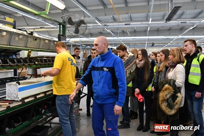 Zdjęcie w galerii na portalu naszraciborz.pl: W Eko-Oknach rozpoczął się cykl spotkań z młodzieżą wiadomości z regionu