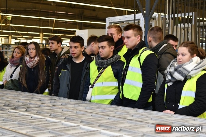 Zdjęcie w galerii na portalu naszraciborz.pl: W Eko-Oknach rozpoczął się cykl spotkań z młodzieżą wiadomości z regionu