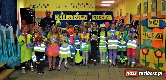 Zdjęcie w galerii na portalu naszraciborz.pl: Odblaskowy pokaz mody, czyli bezpieczne ferie w Kuźni Raciborskiej  wiadomości z regionu