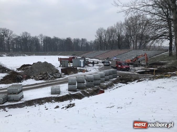 Zdjęcie w galerii na portalu naszraciborz.pl: Policjanci reanimowali wczoraj pracownika budowlanego na terenie OSiR-u. Mężczyzna miał rozległy zawał i wpadł do wykopu wiadomości z regionu
