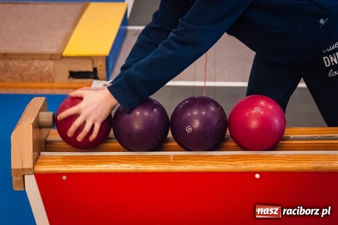 Zdjęcie w galerii na portalu naszraciborz.pl: Zima w Mieście 2017: Prawie 40 zawodników grało w kręgle przy Zamkowej wiadomości z regionu