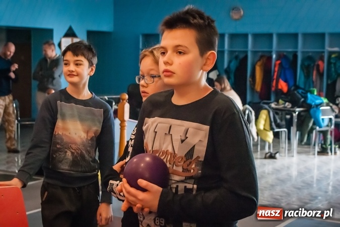 Zdjęcie w galerii na portalu naszraciborz.pl: Zima w Mieście 2017: Prawie 40 zawodników grało w kręgle przy Zamkowej wiadomości z regionu