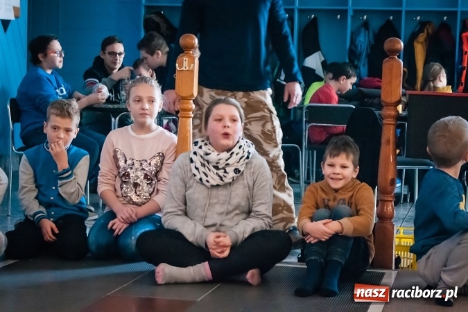 Zdjęcie w galerii na portalu naszraciborz.pl: Zima w Mieście 2017: Prawie 40 zawodników grało w kręgle przy Zamkowej wiadomości z regionu