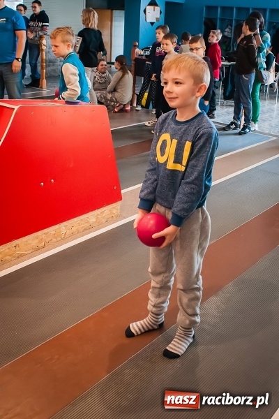 Zdjęcie w galerii na portalu naszraciborz.pl: Zima w Mieście 2017: Prawie 40 zawodników grało w kręgle przy Zamkowej wiadomości z regionu