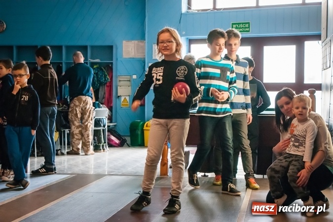 Zdjęcie w galerii na portalu naszraciborz.pl: Zima w Mieście 2017: Prawie 40 zawodników grało w kręgle przy Zamkowej wiadomości z regionu