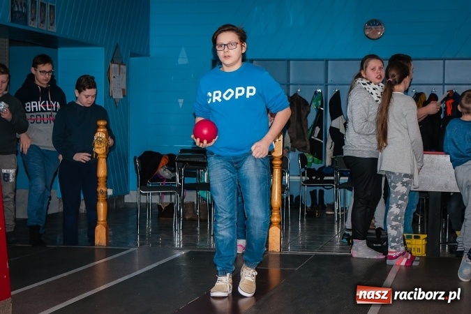 Zdjęcie w galerii na portalu naszraciborz.pl: Zima w Mieście 2017: Prawie 40 zawodników grało w kręgle przy Zamkowej wiadomości z regionu