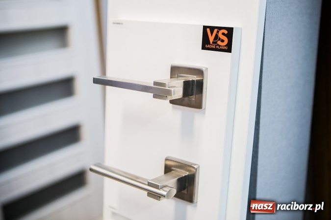 Zdjęcie w galerii na portalu naszraciborz.pl: Spełniamy Twoje marzenia - od podłogi po sufit. DOMEK zaprasza na zakupy do nowego salonu! wiadomości z regionu