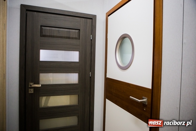 Zdjęcie w galerii na portalu naszraciborz.pl: Spełniamy Twoje marzenia - od podłogi po sufit. DOMEK zaprasza na zakupy do nowego salonu! wiadomości z regionu