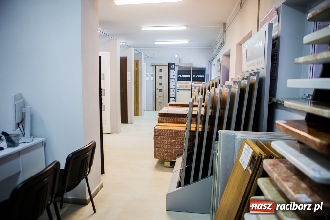 Zdjęcie w galerii na portalu naszraciborz.pl: Spełniamy Twoje marzenia - od podłogi po sufit. DOMEK zaprasza na zakupy do nowego salonu! wiadomości z regionu