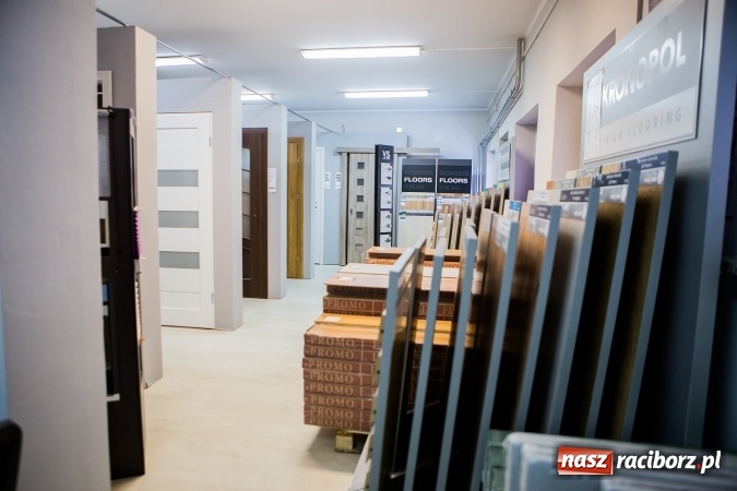 Zdjęcie w galerii na portalu naszraciborz.pl: Spełniamy Twoje marzenia - od podłogi po sufit. DOMEK zaprasza na zakupy do nowego salonu! wiadomości z regionu