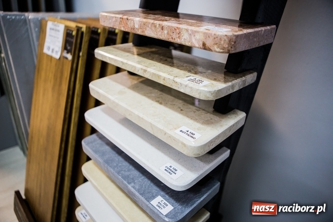 Zdjęcie w galerii na portalu naszraciborz.pl: Spełniamy Twoje marzenia - od podłogi po sufit. DOMEK zaprasza na zakupy do nowego salonu! wiadomości z regionu