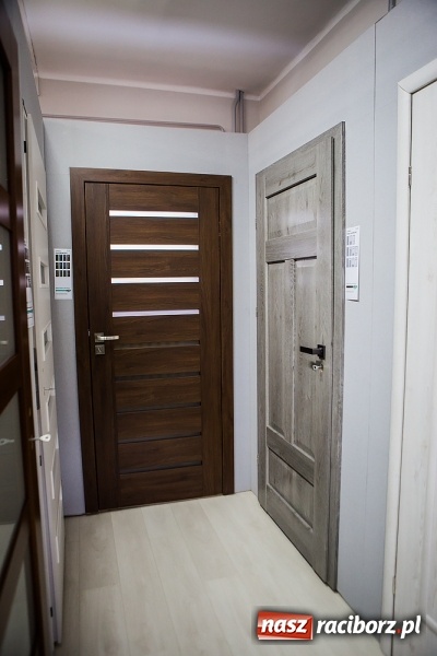 Zdjęcie w galerii na portalu naszraciborz.pl: Spełniamy Twoje marzenia - od podłogi po sufit. DOMEK zaprasza na zakupy do nowego salonu! wiadomości z regionu