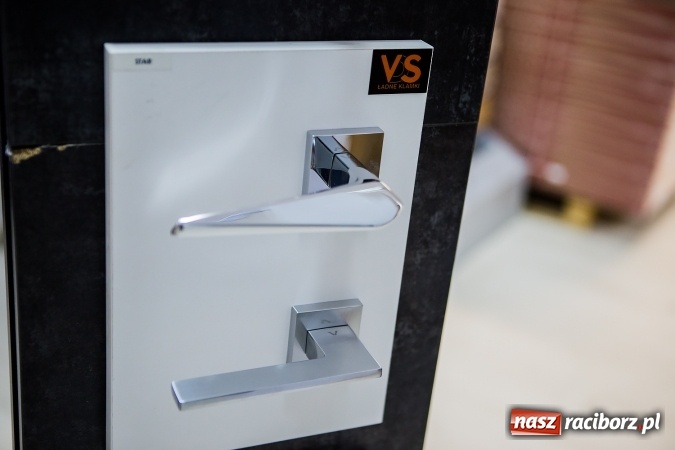 Zdjęcie w galerii na portalu naszraciborz.pl: Spełniamy Twoje marzenia - od podłogi po sufit. DOMEK zaprasza na zakupy do nowego salonu! wiadomości z regionu