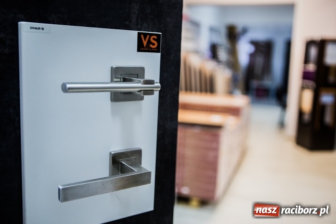 Zdjęcie w galerii na portalu naszraciborz.pl: Spełniamy Twoje marzenia - od podłogi po sufit. DOMEK zaprasza na zakupy do nowego salonu! wiadomości z regionu