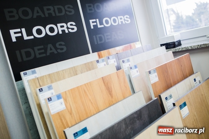 Zdjęcie w galerii na portalu naszraciborz.pl: Spełniamy Twoje marzenia - od podłogi po sufit. DOMEK zaprasza na zakupy do nowego salonu! wiadomości z regionu