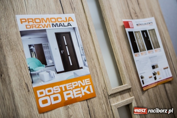 Zdjęcie w galerii na portalu naszraciborz.pl: Spełniamy Twoje marzenia - od podłogi po sufit. DOMEK zaprasza na zakupy do nowego salonu! wiadomości z regionu