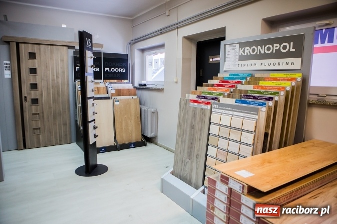 Zdjęcie w galerii na portalu naszraciborz.pl: Spełniamy Twoje marzenia - od podłogi po sufit. DOMEK zaprasza na zakupy do nowego salonu! wiadomości z regionu