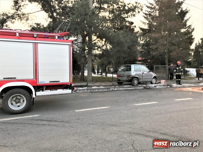 Zdjęcie w galerii na portalu naszraciborz.pl: Zderzenie dwóch samochodów na Rybnickiej. Jedna osoba poszkodowana  wiadomości z regionu