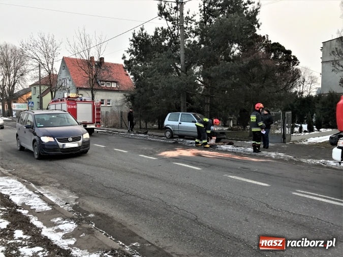 Zdjęcie w galerii na portalu naszraciborz.pl: Zderzenie dwóch samochodów na Rybnickiej. Jedna osoba poszkodowana  wiadomości z regionu