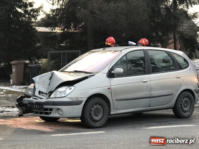 Zdjęcie w galerii na portalu naszraciborz.pl: Zderzenie dwóch samochodów na Rybnickiej. Jedna osoba poszkodowana  wiadomości z regionu