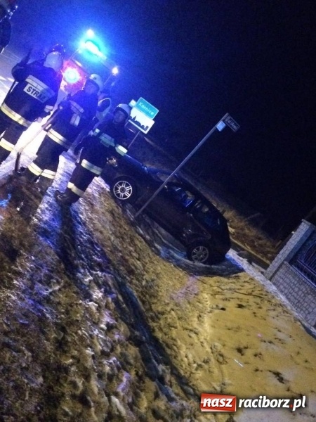 Zdjęcie w galerii na portalu naszraciborz.pl: Zderzenie audi i hyundaia na trasie Kornice - Pietrowice Wielkie wiadomości z regionu