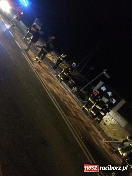 Zdjęcie w galerii na portalu naszraciborz.pl: Zderzenie audi i hyundaia na trasie Kornice - Pietrowice Wielkie wiadomości z regionu