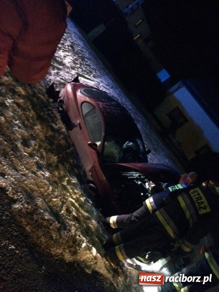 Zdjęcie w galerii na portalu naszraciborz.pl: Zderzenie audi i hyundaia na trasie Kornice - Pietrowice Wielkie wiadomości z regionu