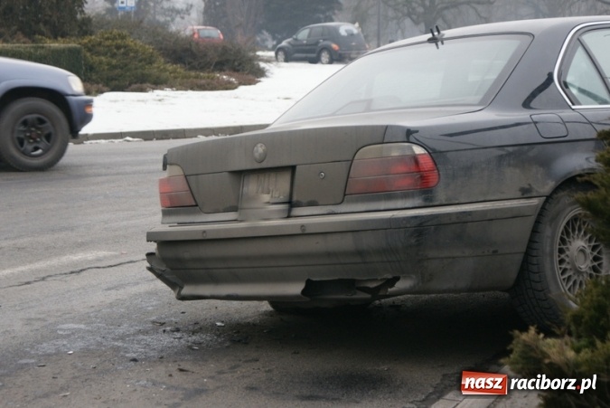 Zdjęcie w galerii na portalu naszraciborz.pl: Zderzenie BMW i samochodu dostawczego na rondzie przy placu Mostowym wiadomości z regionu