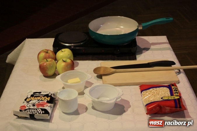 Zdjęcie w galerii na portalu naszraciborz.pl: Szyszki i jabłka niespodzianki, czyli jak to w krzanowickim MOK-u spędzają ferie na słodko wiadomości z regionu