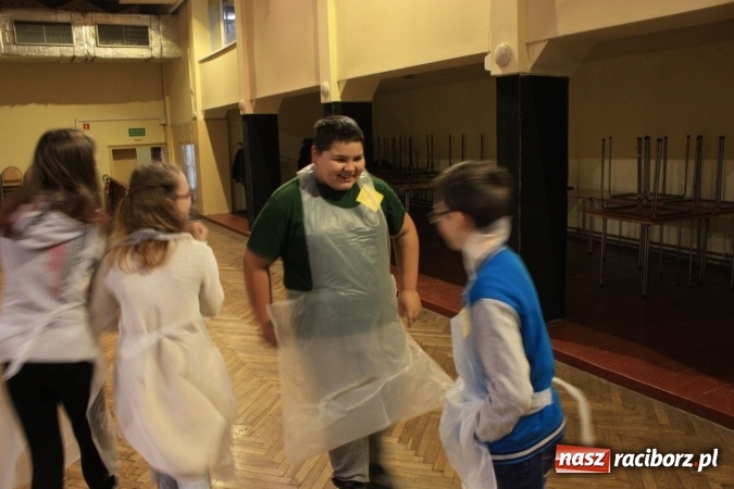 Zdjęcie w galerii na portalu naszraciborz.pl: Szyszki i jabłka niespodzianki, czyli jak to w krzanowickim MOK-u spędzają ferie na słodko wiadomości z regionu