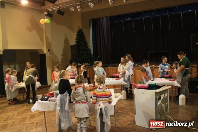 Zdjęcie w galerii na portalu naszraciborz.pl: Szyszki i jabłka niespodzianki, czyli jak to w krzanowickim MOK-u spędzają ferie na słodko wiadomości z regionu