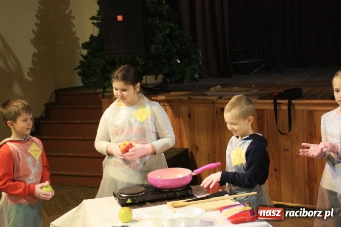 Zdjęcie w galerii na portalu naszraciborz.pl: Szyszki i jabłka niespodzianki, czyli jak to w krzanowickim MOK-u spędzają ferie na słodko wiadomości z regionu