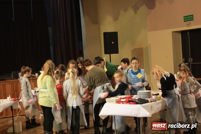 Zdjęcie w galerii na portalu naszraciborz.pl: Szyszki i jabłka niespodzianki, czyli jak to w krzanowickim MOK-u spędzają ferie na słodko wiadomości z regionu