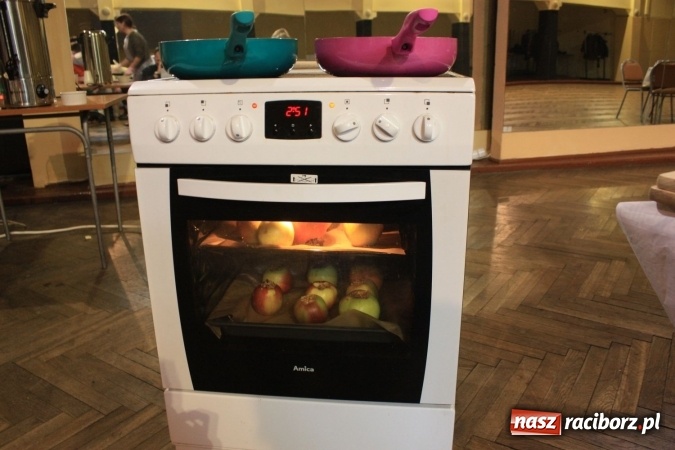 Zdjęcie w galerii na portalu naszraciborz.pl: Szyszki i jabłka niespodzianki, czyli jak to w krzanowickim MOK-u spędzają ferie na słodko wiadomości z regionu