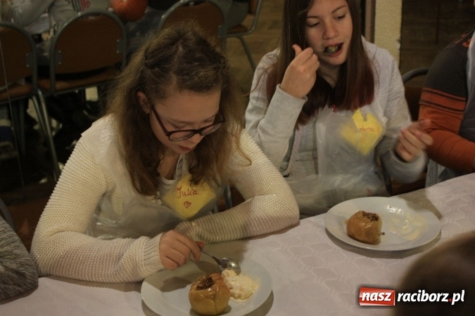 Zdjęcie w galerii na portalu naszraciborz.pl: Szyszki i jabłka niespodzianki, czyli jak to w krzanowickim MOK-u spędzają ferie na słodko wiadomości z regionu