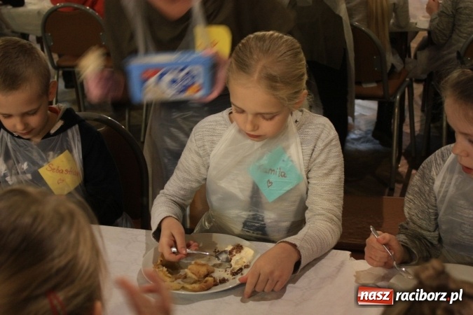 Zdjęcie w galerii na portalu naszraciborz.pl: Szyszki i jabłka niespodzianki, czyli jak to w krzanowickim MOK-u spędzają ferie na słodko wiadomości z regionu