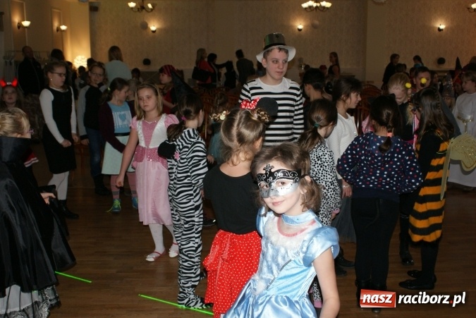 Zdjęcie w galerii na portalu naszraciborz.pl: Karnawałowy bal przebierańców w ramach ferii zimowych w raciborskich klubach SM Nowoczesna wiadomości z regionu