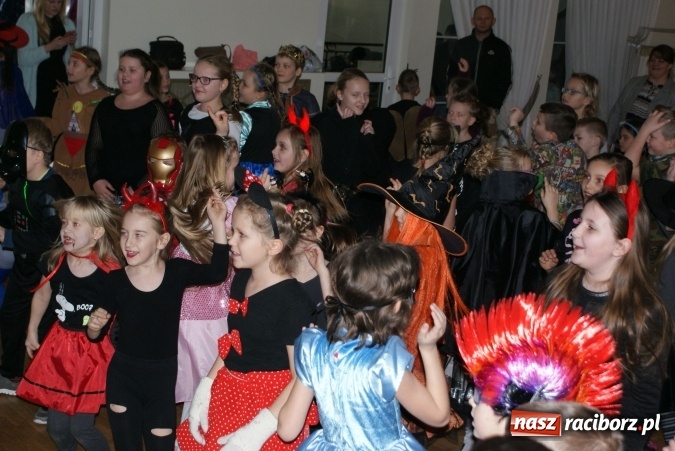 Zdjęcie w galerii na portalu naszraciborz.pl: Karnawałowy bal przebierańców w ramach ferii zimowych w raciborskich klubach SM Nowoczesna wiadomości z regionu